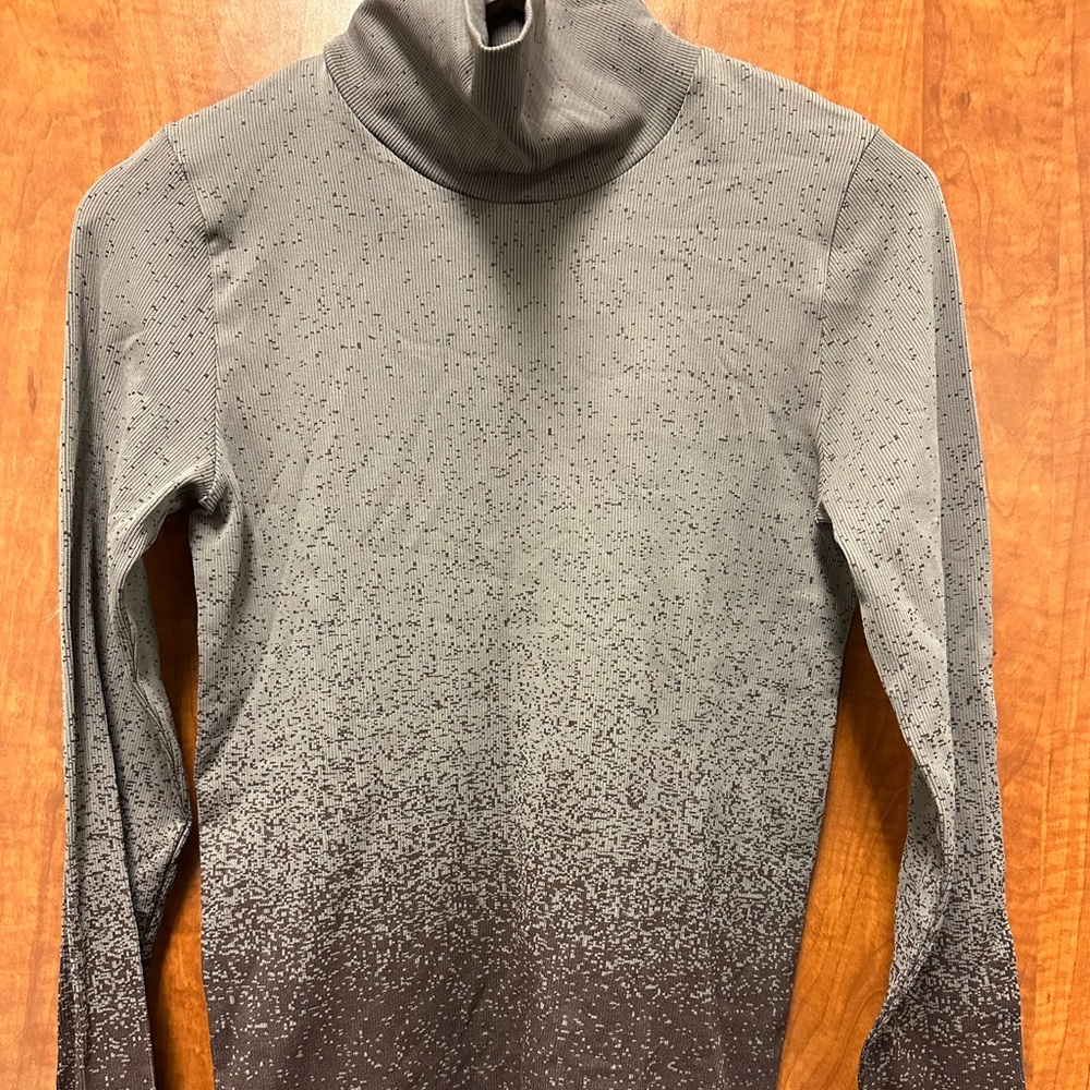Athleta Flurry Blizzard Ombre Turtleneck women’s size S